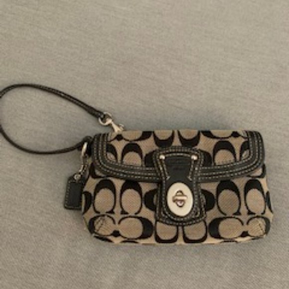 Coach Park Signature C Black Monogram Wristlet - Picture 4 of 4